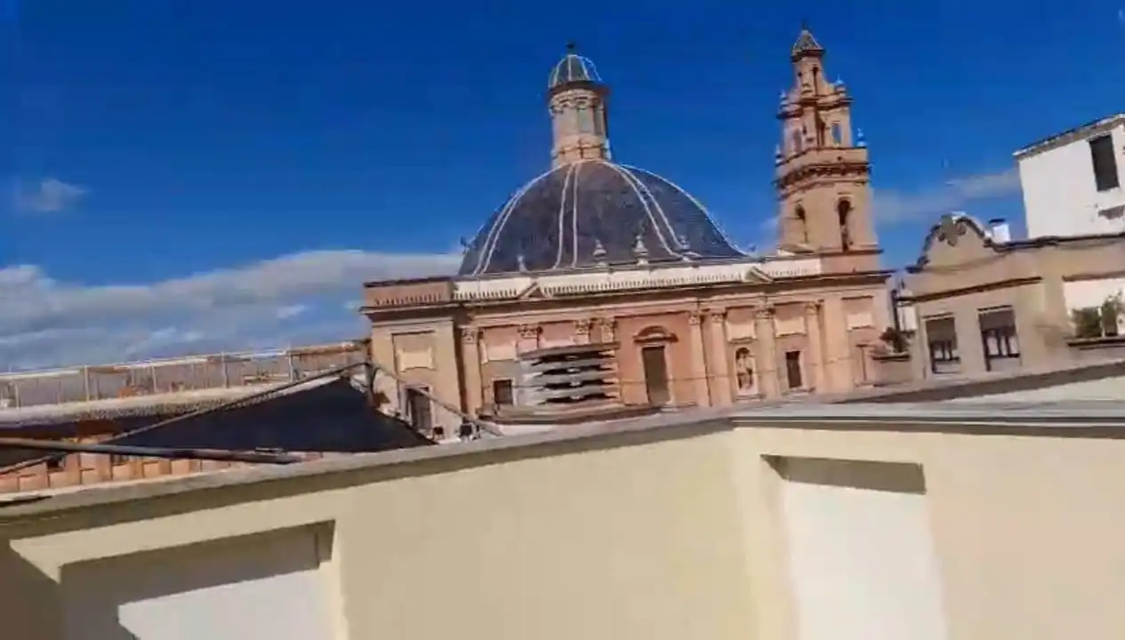 Vista exterior de Estudi en venda en Valencia amb Parquet