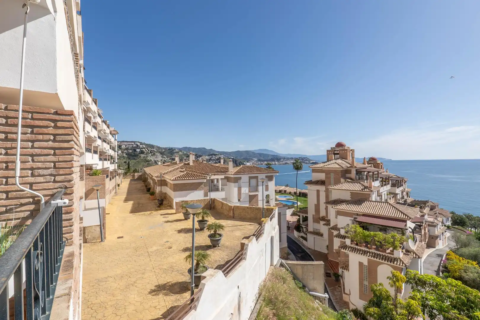 Vista exterior de Apartamento en venta en Almuñécar con Jardín privado, Terraza y Piscina comunitaria