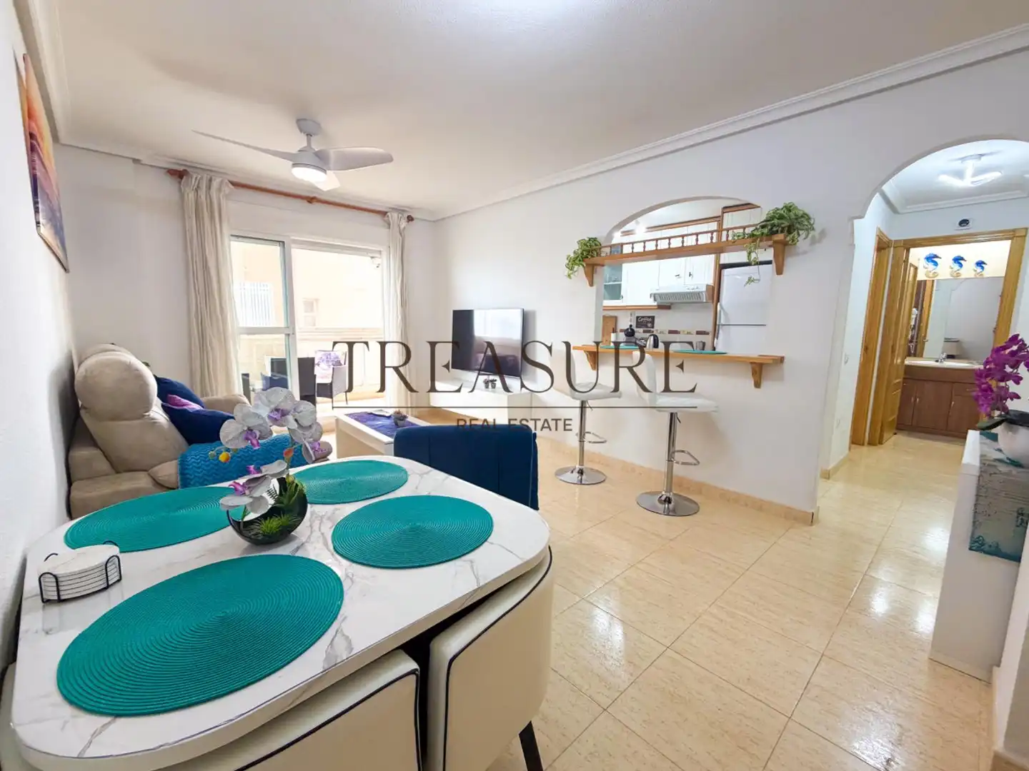 Sala d'estar de Apartament en venda en La Manga del Mar Menor amb Aire condicionat, Terrassa i Moblat
