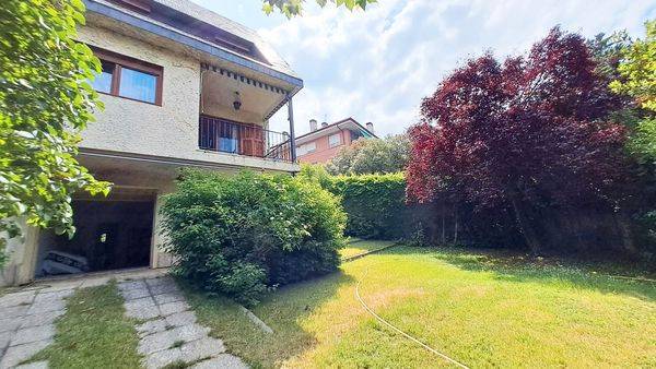 Casa adosada en Venta en Calle Cuarenta en Navalquejigo - Los Arroyos