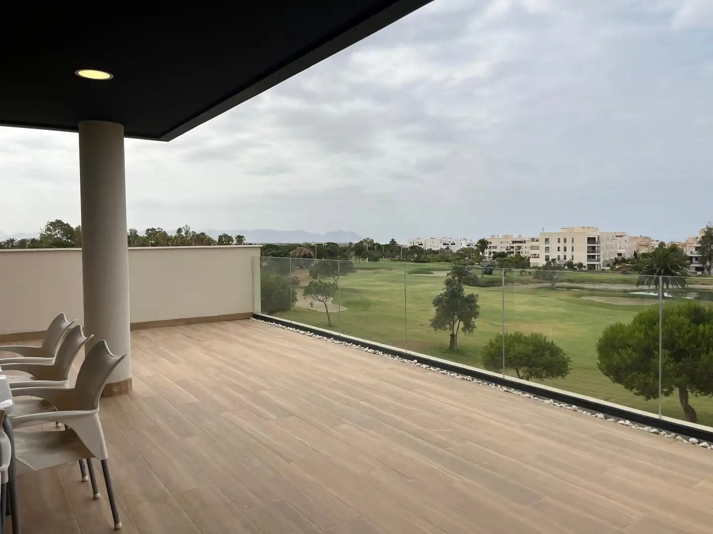 Terrassa de Àtic de lloguer en Almería amb Aire condicionat, Calefacció i Jardí privat