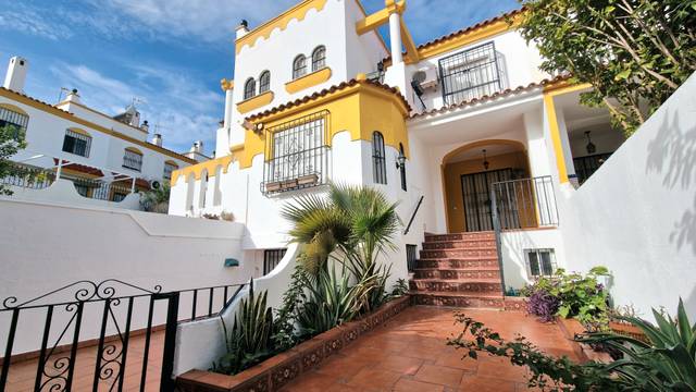 Casa adosada en Venta en Calle Pensamiento en Cavaleri