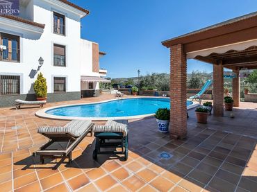 Casa rústica amb balcó en venda a Montefrío