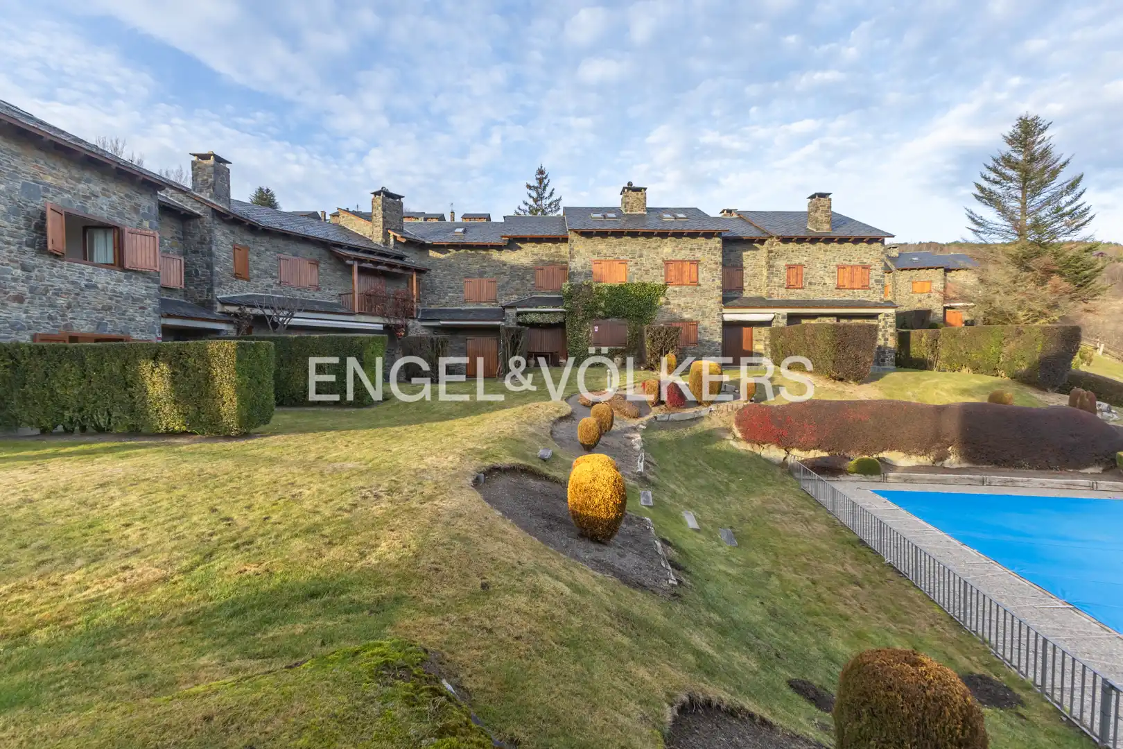 Vista exterior de Casa adosada en venta en Ger con Calefacción, Jardín privado y Parquet