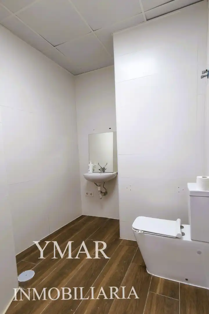 Bathroom of Commercial properties for rent in Móstoles