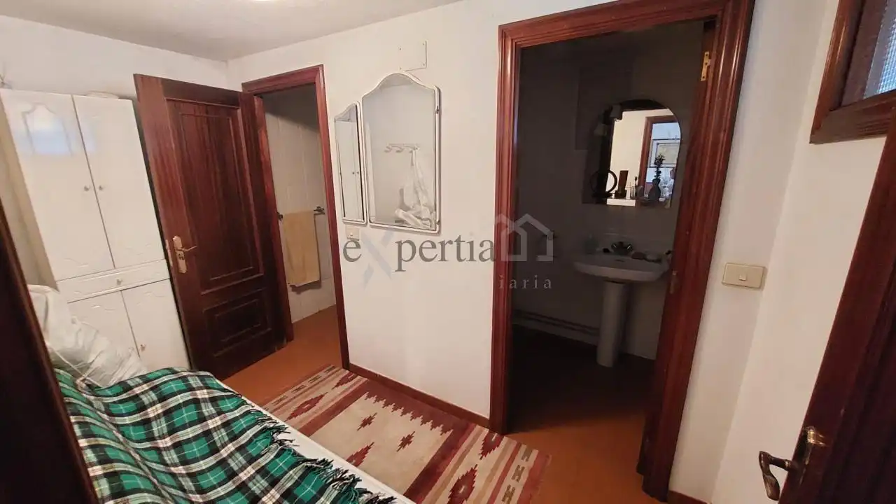 Dormitori de Casa o xalet en venda en Rianxo amb Calefacció, Jardí privat i Traster