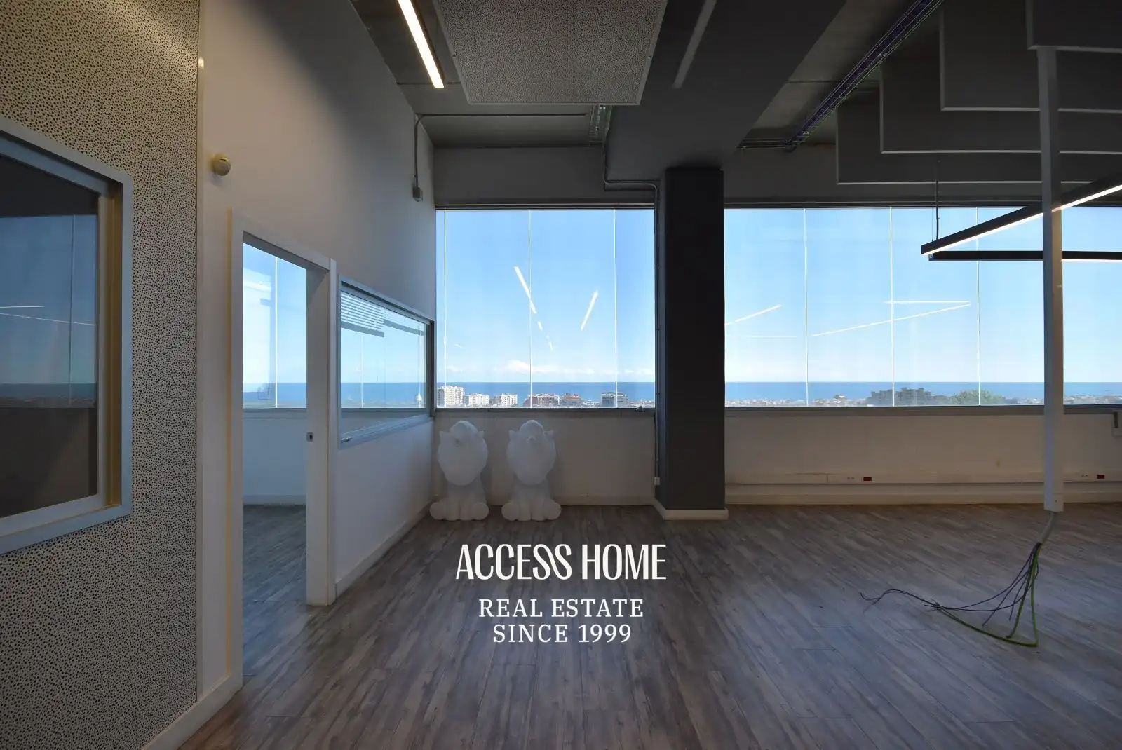 Office for sale in Badalona  with Air Conditioner and Heating