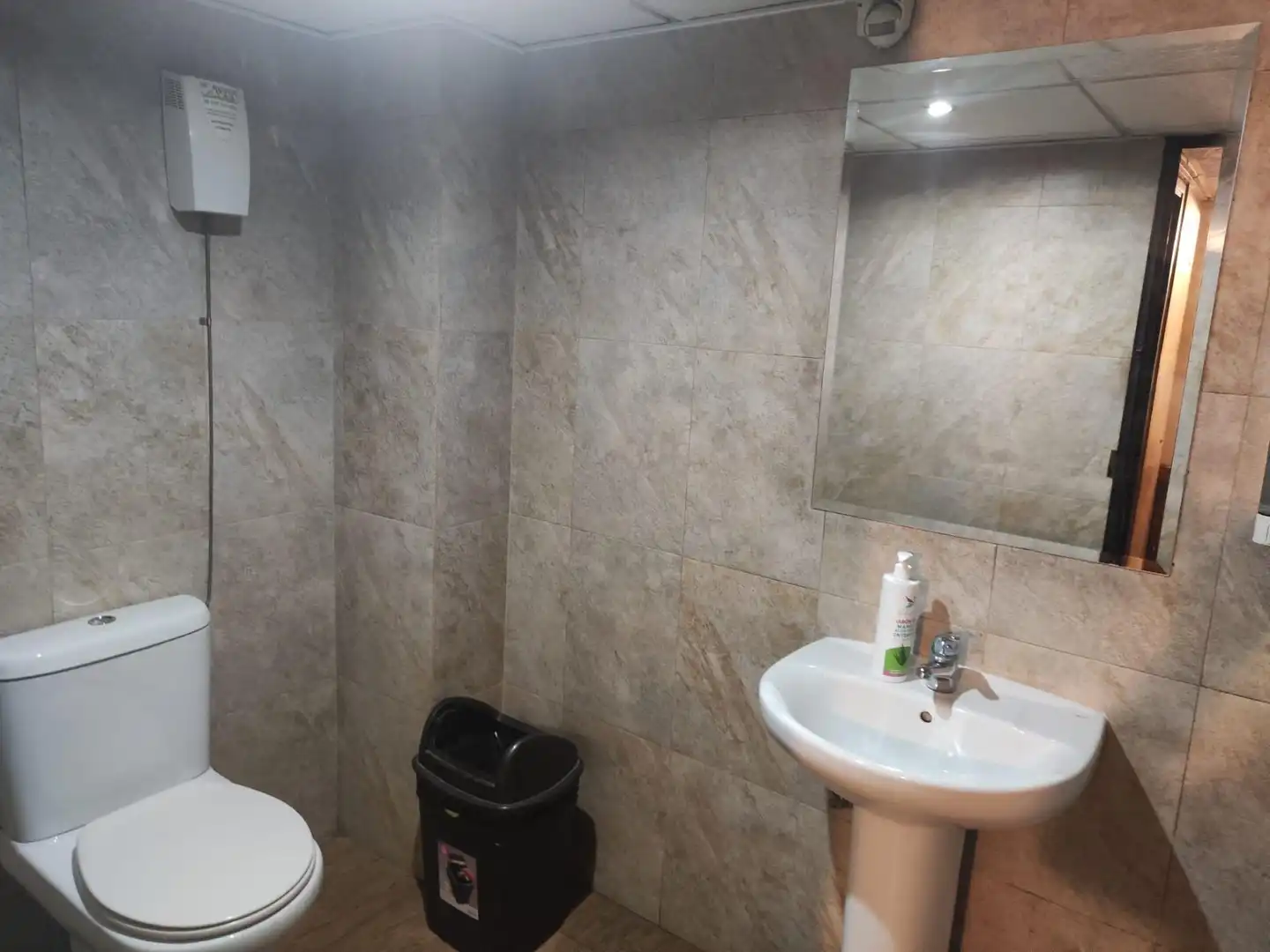 Badezimmer von Geschaftsraum zur Miete in Ronda
