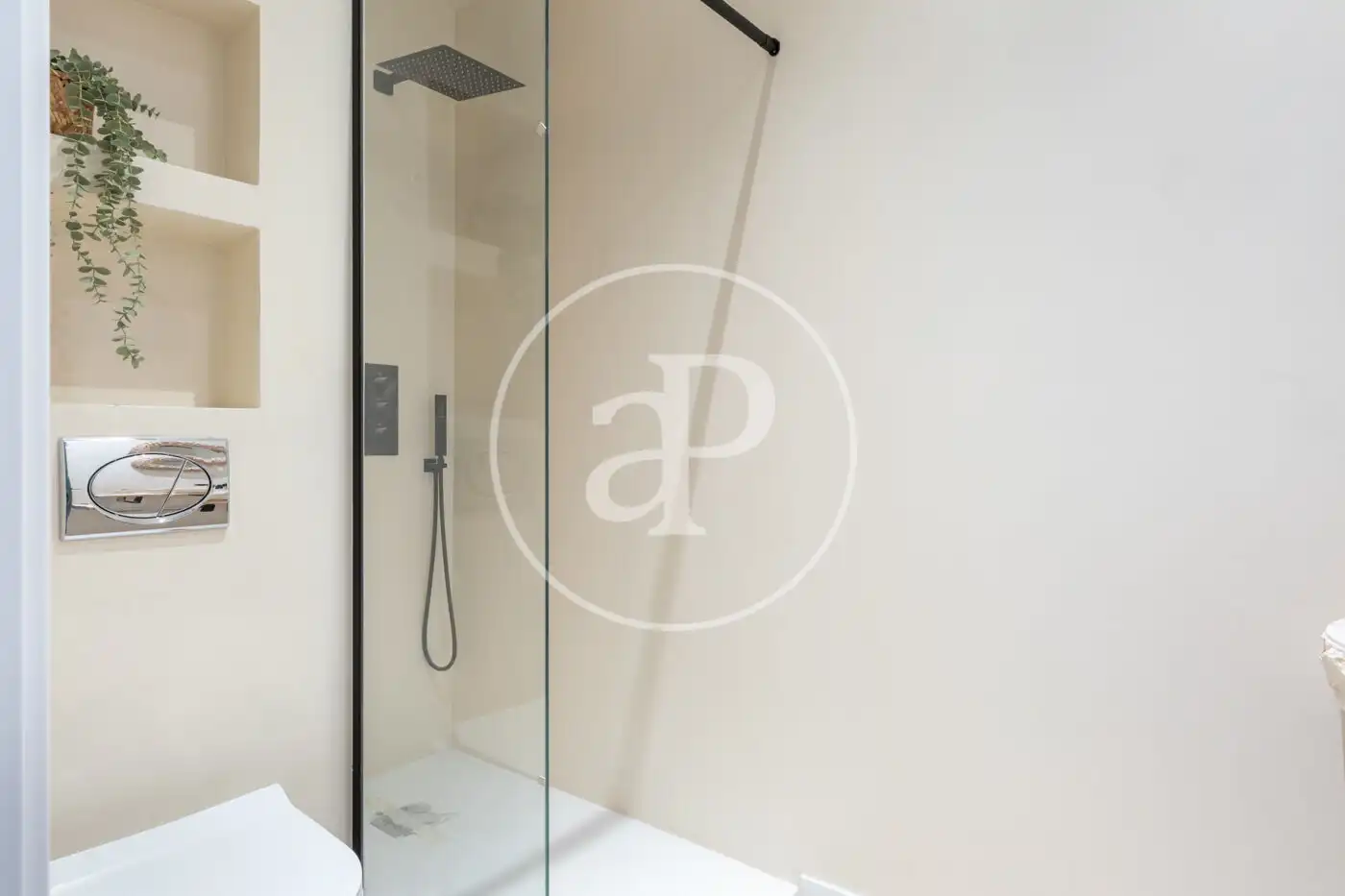 Bathroom of Flat for sale in Valencia  with Air Conditioner, Heating and Furnished