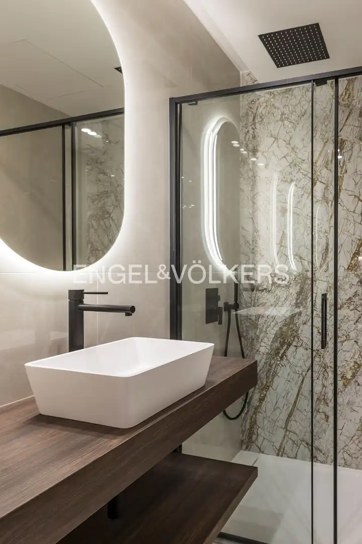 Bathroom of Flat for rent in Madrid  with Air Conditioner, Heating and Furnished