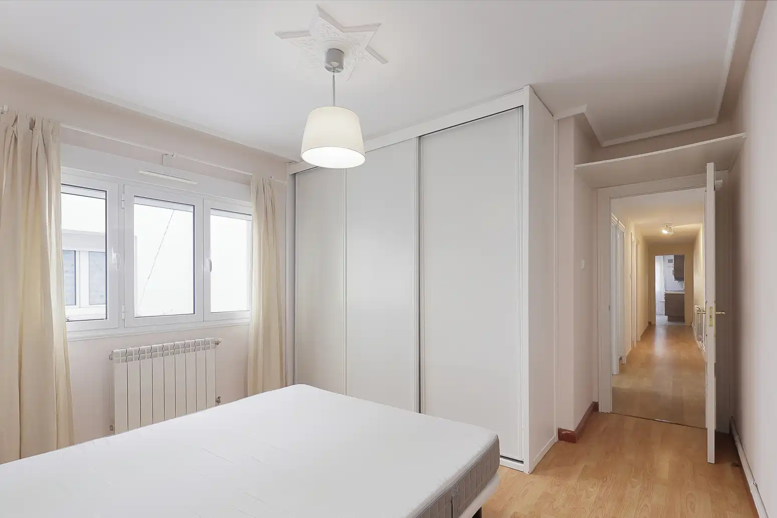 Habitación de Piso en venta en Gijón  con Calefacción, Terraza y Amueblado