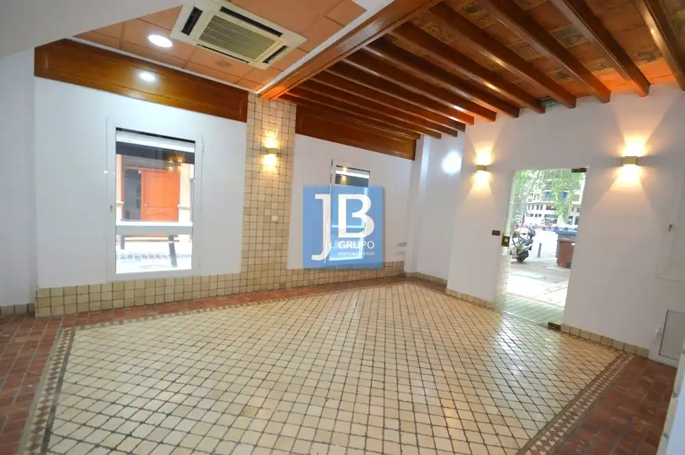 Local comercial de lloguer a Plaça de la Bassa, imagen 3