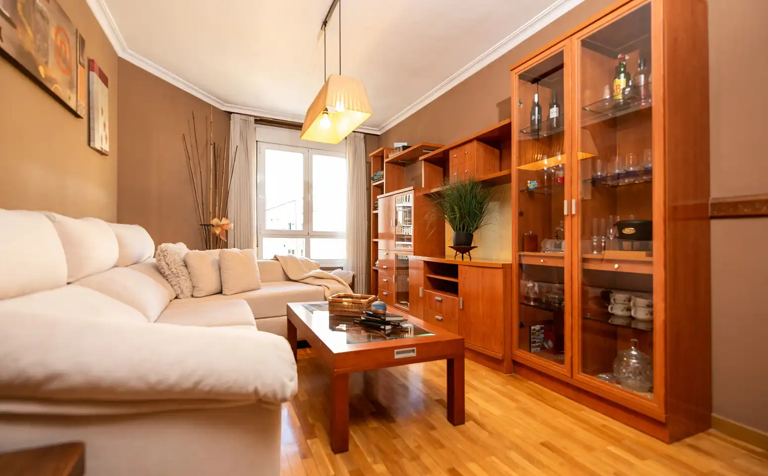 Sala de estar de Piso en venta en Oviedo  con Calefacción, Parquet y Trastero