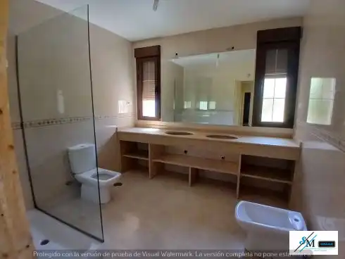 Bany de Casa o xalet en venda en Layos amb Jardí privat