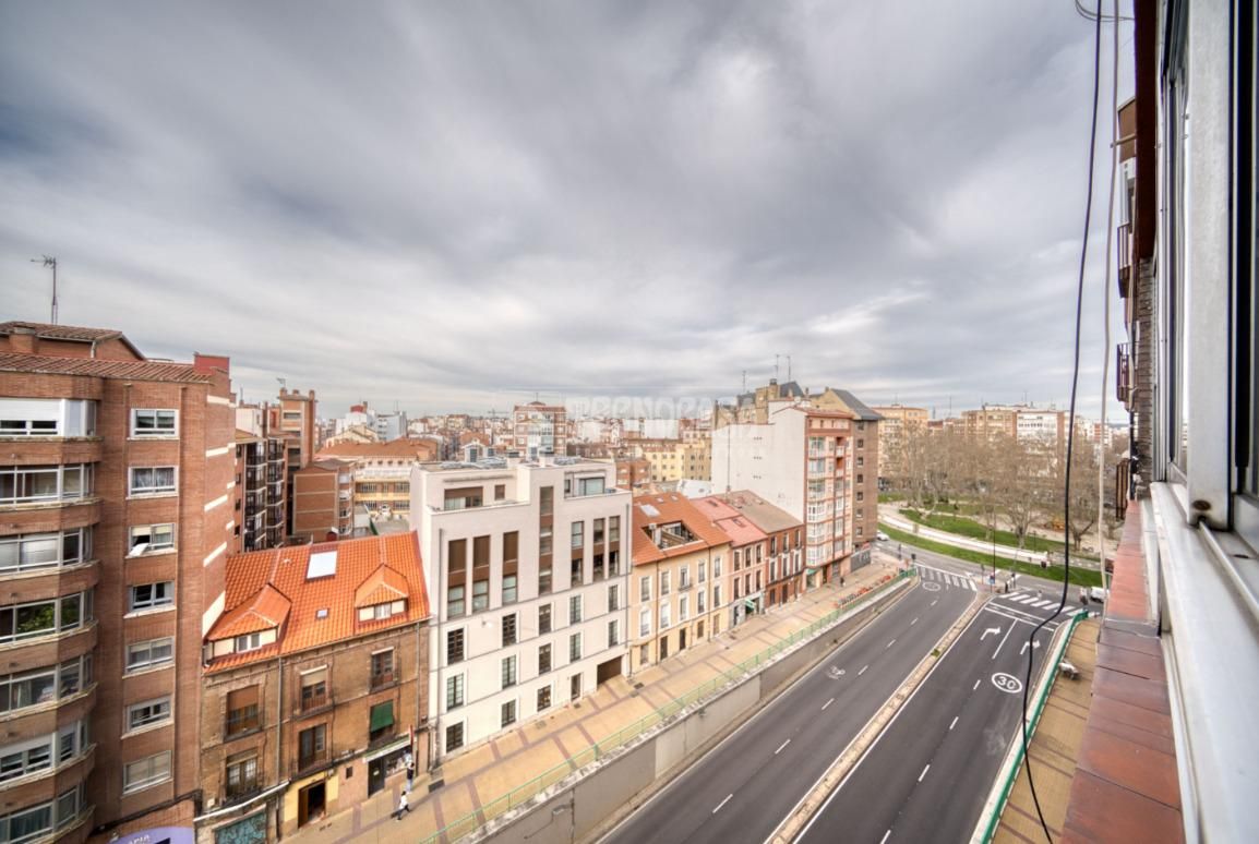 Exterior view of Flat for sale in Valladolid Capital  with Heating, Parquet flooring and Terrace