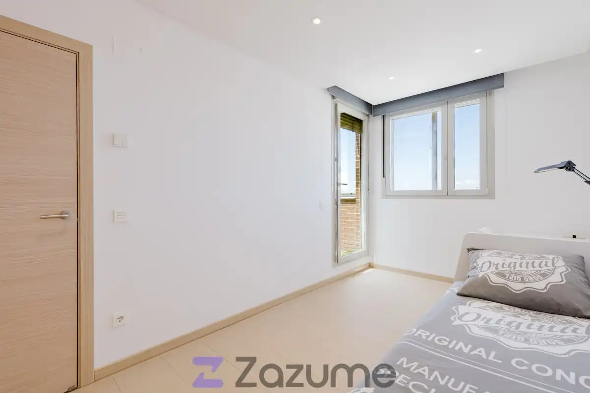 Bedroom of Flat for rent in Madrid  with Air Conditioner, Heating and Private garden