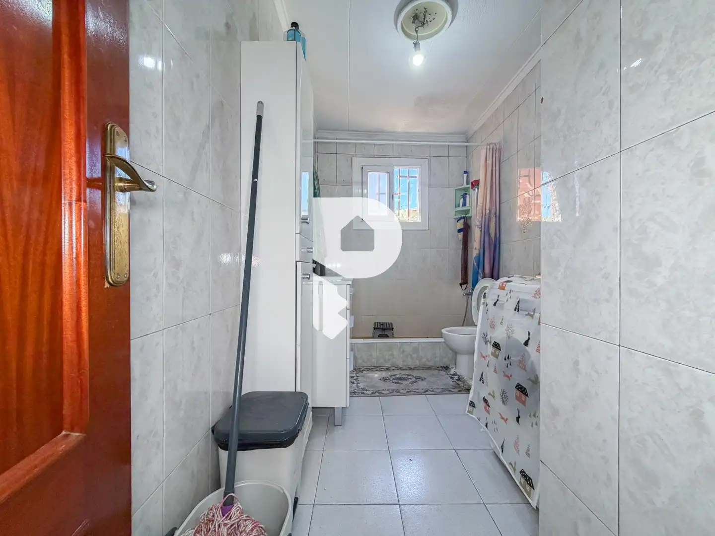 Badezimmer von Haus oder Chalet zum Verkauf in Sant Vicenç Dels Horts mit Terrasse, Abstellraum und Fernseher
