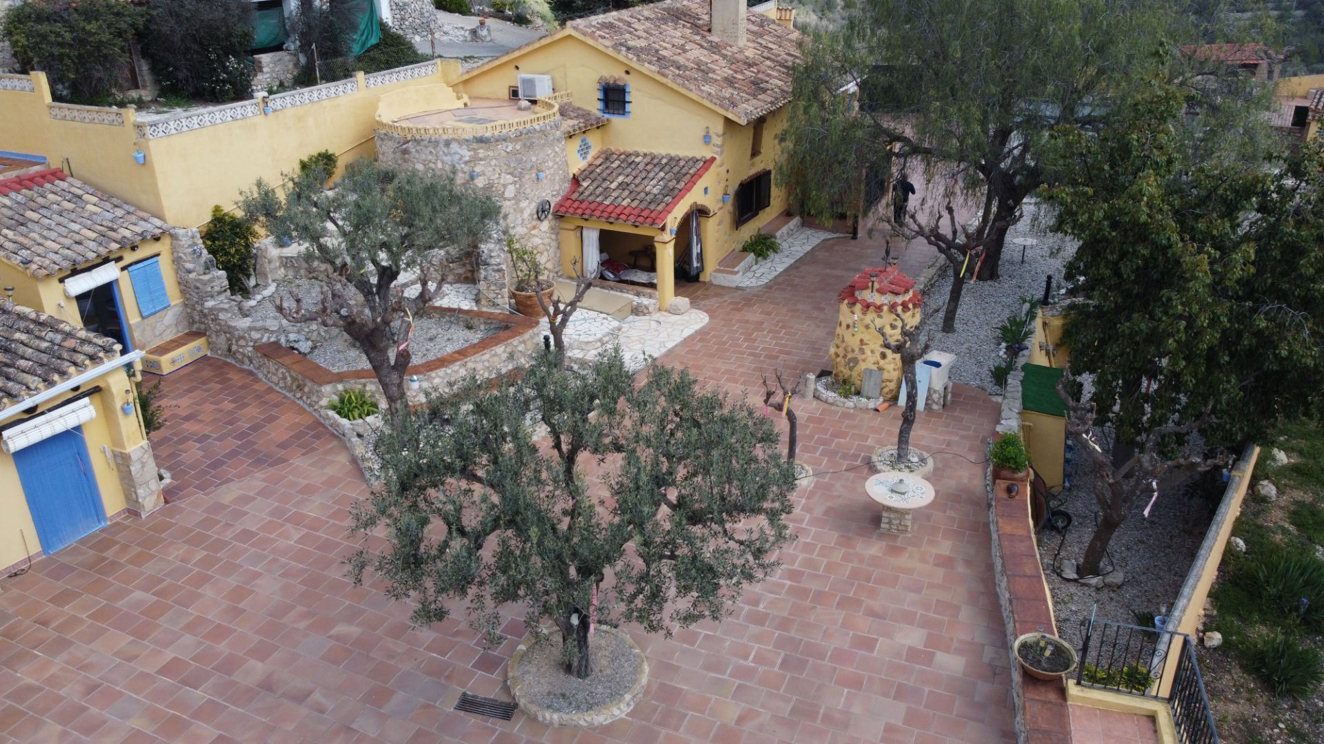 Vista exterior de Casa o xalet en venda en Tàrbena amb Aire condicionat, Jardí privat i Terrassa