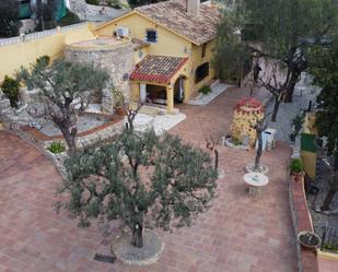 Vista exterior de Casa o xalet en venda en Tàrbena amb Aire condicionat, Jardí privat i Terrassa