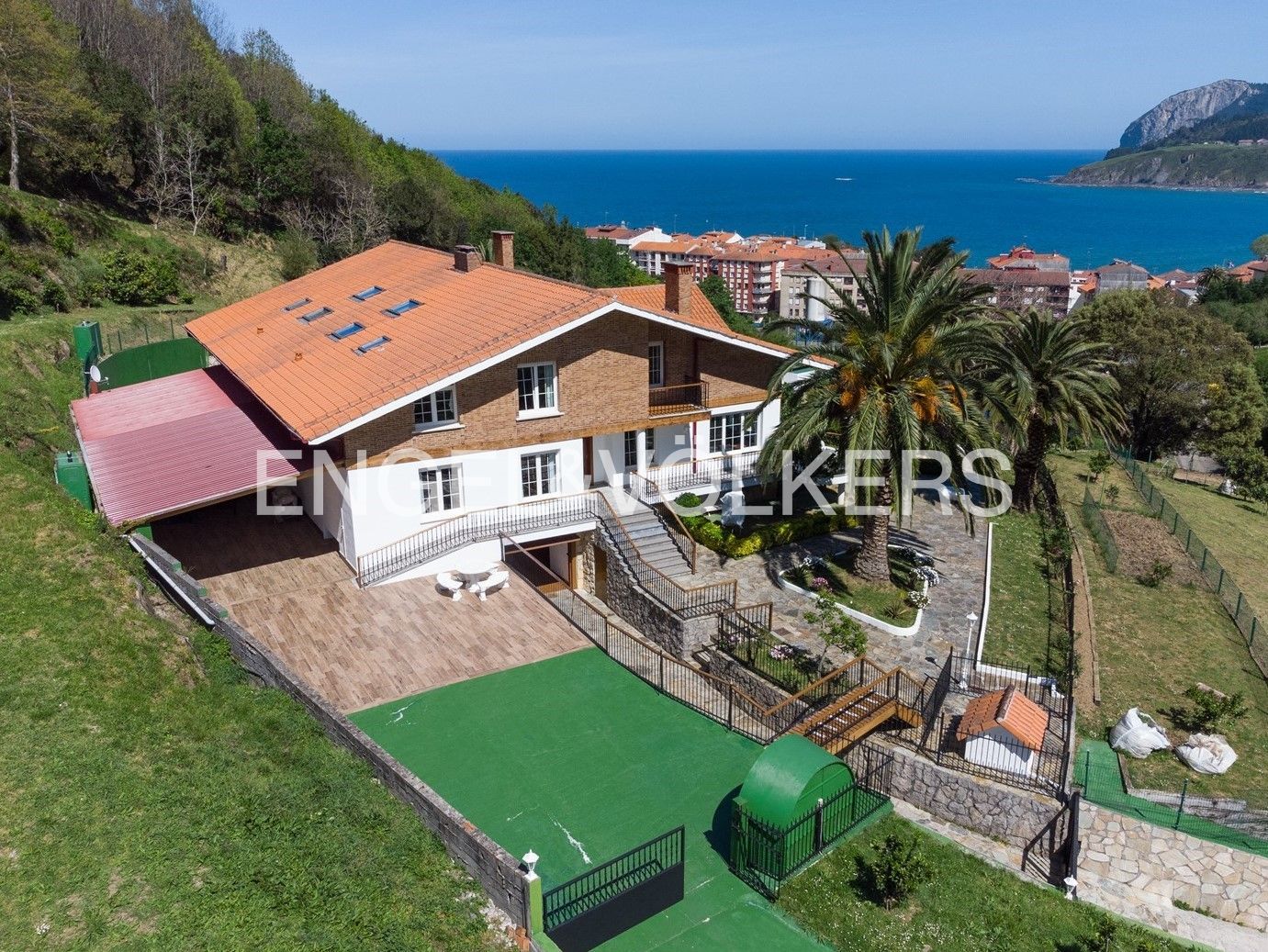 Vista exterior de Casa adosada de lloguer en Mundaka amb Aire condicionat, Calefacció i Jardí privat