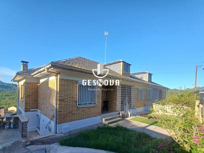 Vista exterior de Casa adosada en venda en Corbera de Llobregat amb Calefacció, Jardí privat i Terrassa