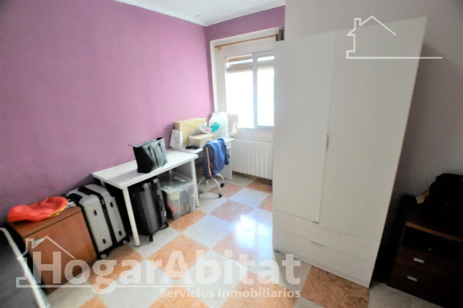 Bedroom of Flat for sale in Valencia  with Heating, Furnished and Balcony