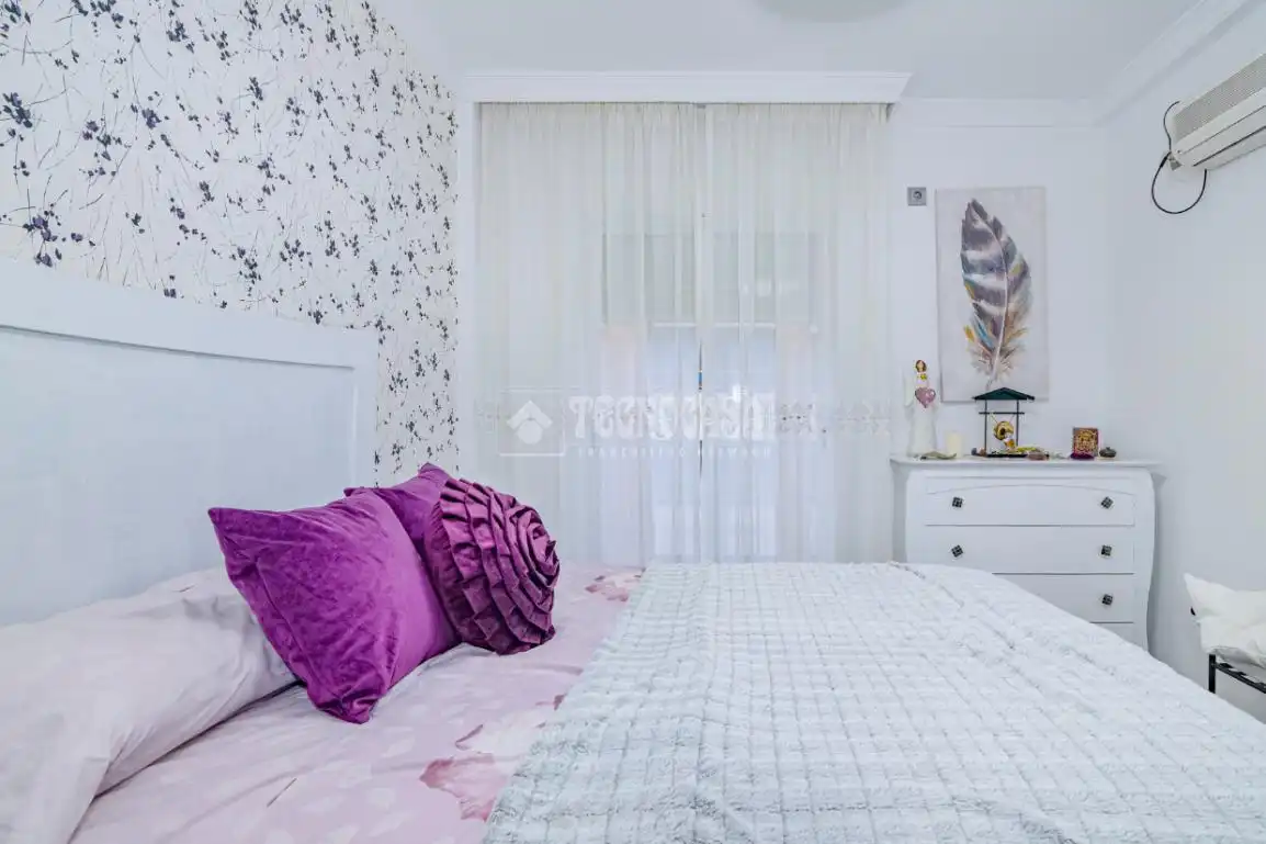 Bedroom of Flat for sale in Loja  with Air Conditioner, Parquet flooring and Balcony