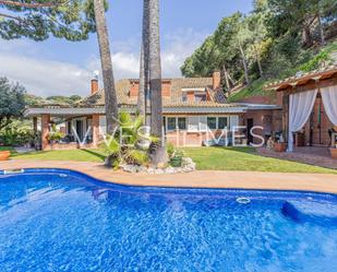 Vista exterior de Casa o xalet en venda en Sant Vicenç de Montalt amb Aire condicionat, Jardí privat i Terrassa