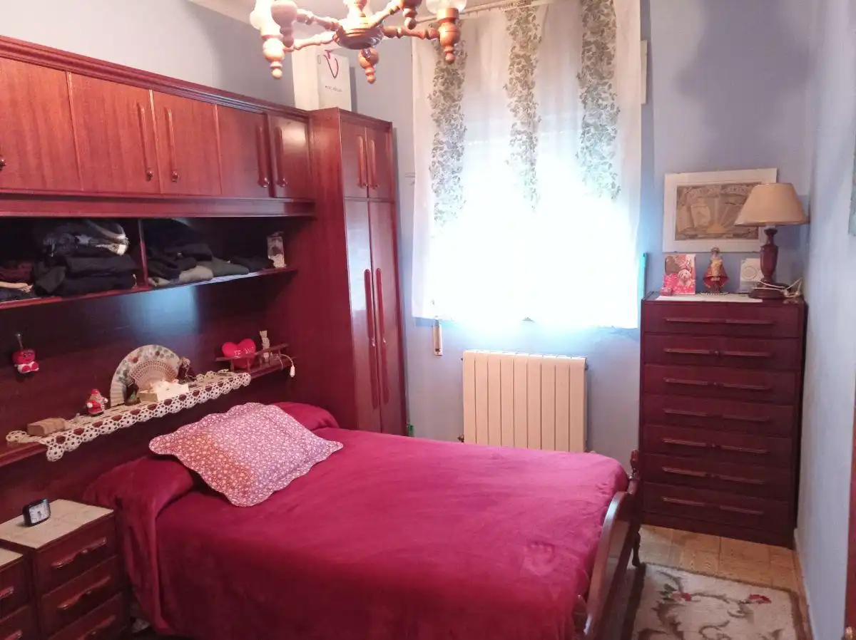 Habitación de Casa o chalet en venta en Llanera con Calefacción, Trastero y Amueblado