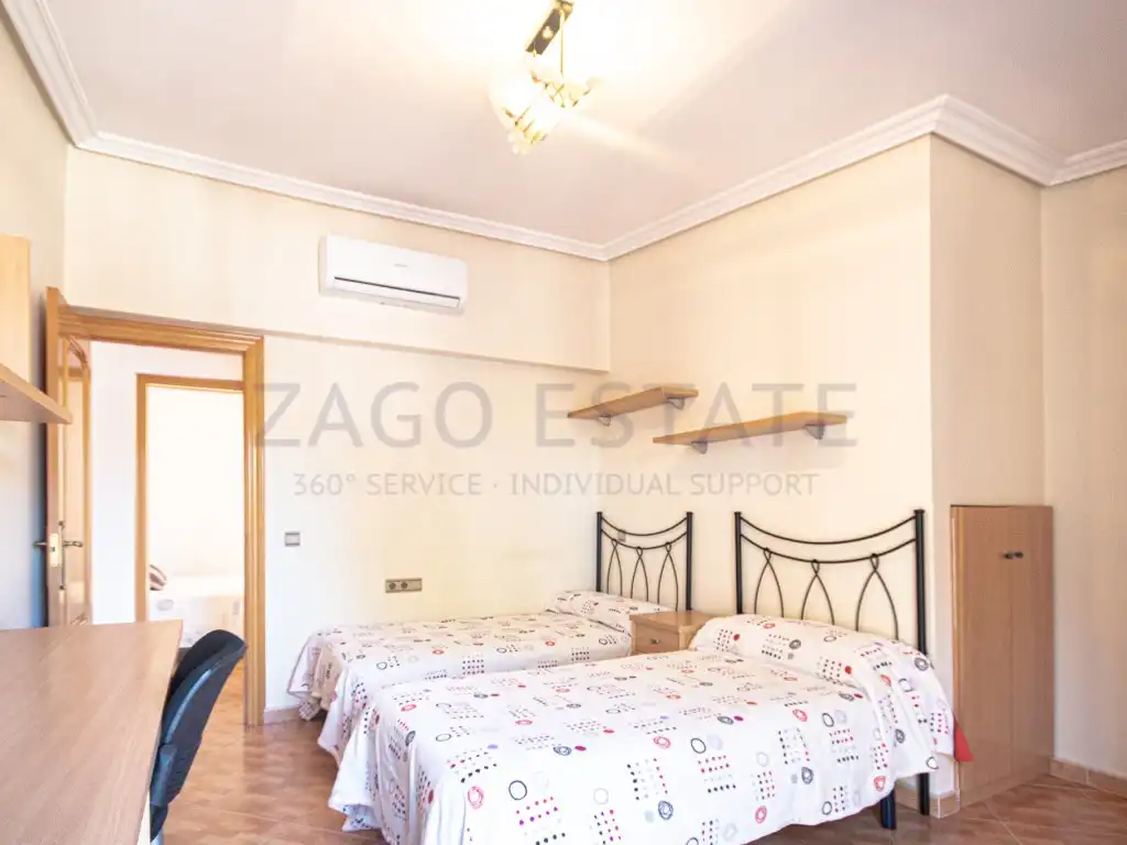 Habitación de Casa adosada en venta en La Nucia con Jardín privado, Amueblado y Horno