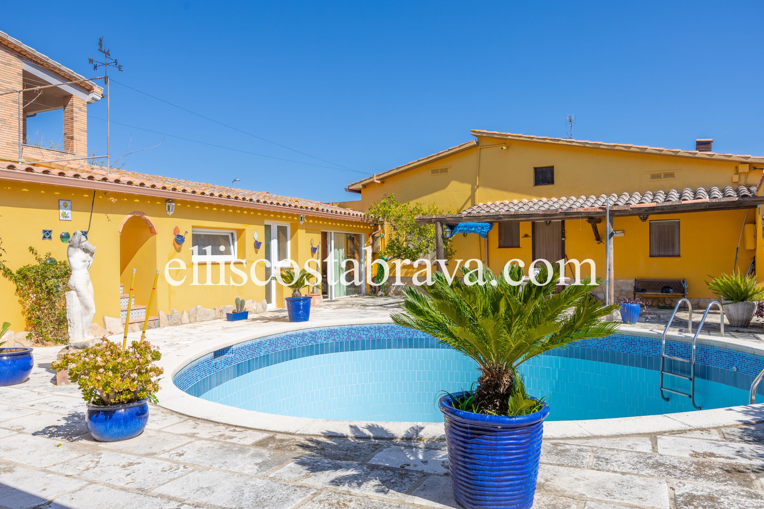 Piscina de Casa o xalet en venda en Viladamat amb Calefacció, Jardí privat i Terrassa