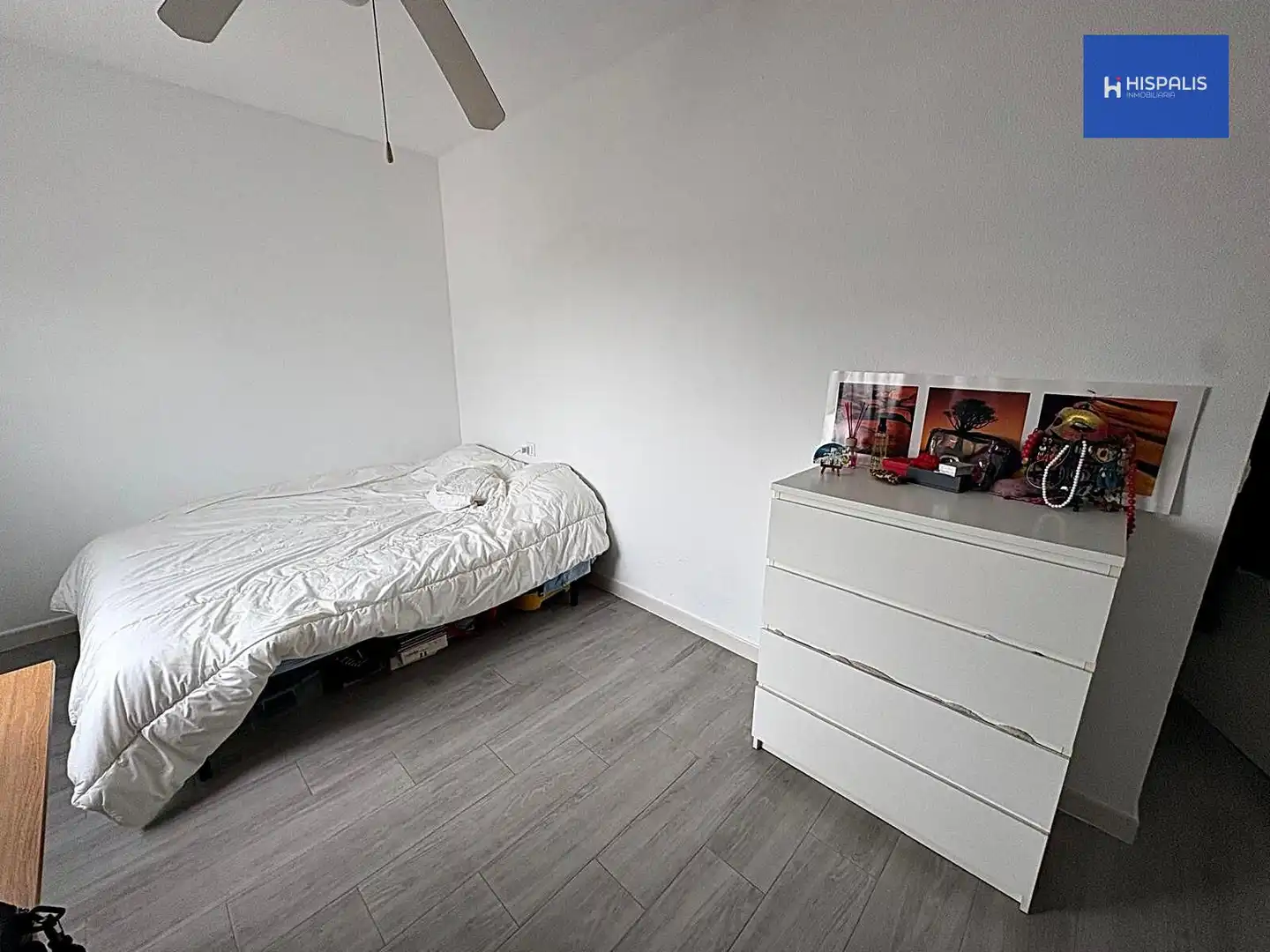Bedroom of Flat for sale in Sevilla  with Air Conditioner