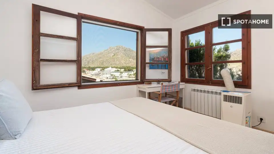 Dormitori de Apartament per a compartir en Pollença amb Aire condicionat, Terrassa i Moblat