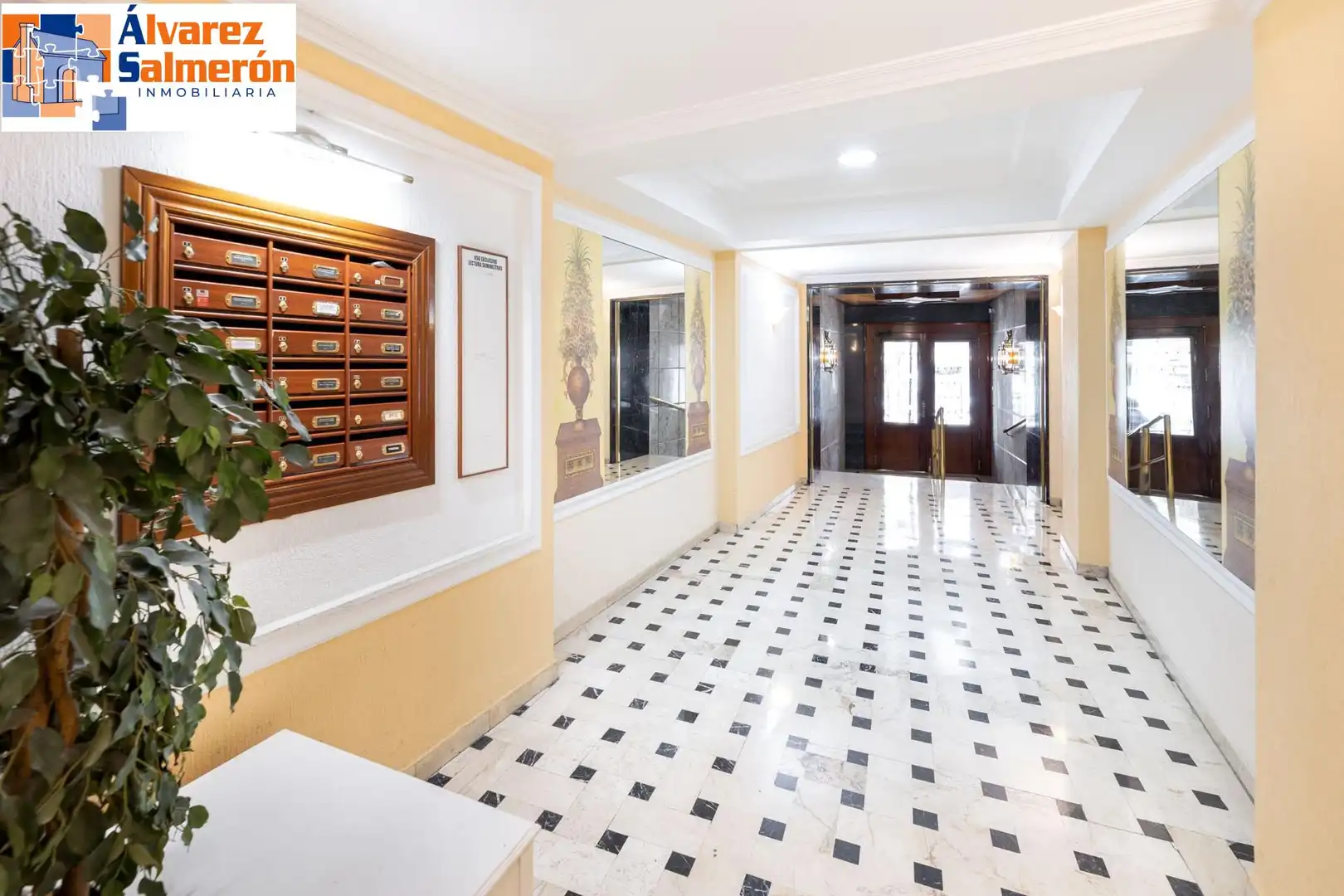 Flat for sale in Granada