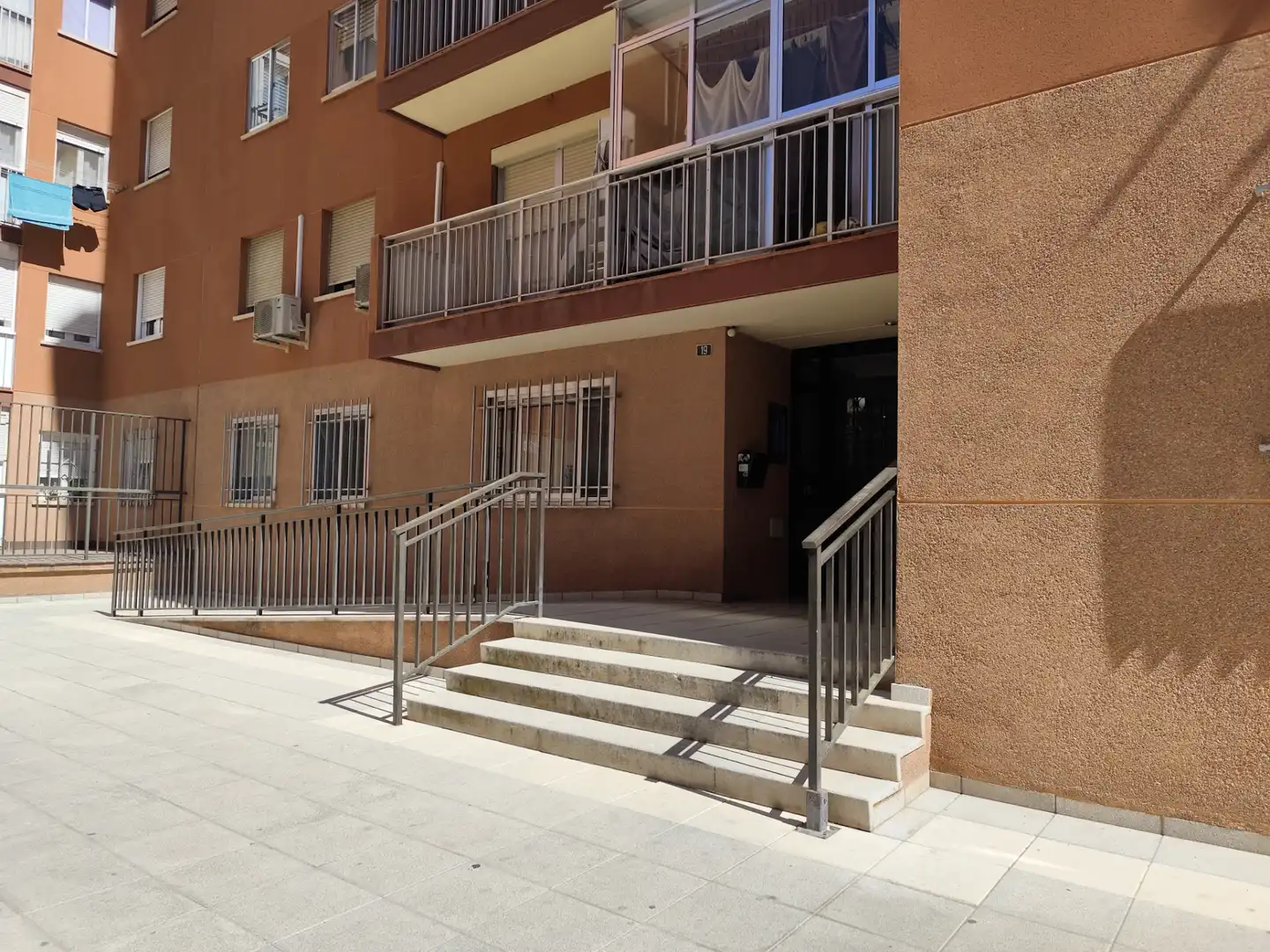 Außenansicht von Wohnung zum Verkauf in Móstoles mit Klimaanlage, Heizung und Parkett