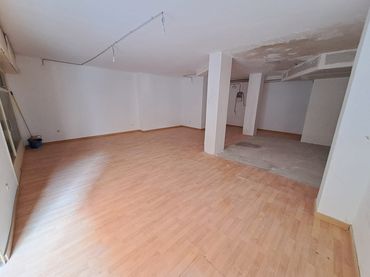 Locale commerciale in affitto a JOAN MARAGALL