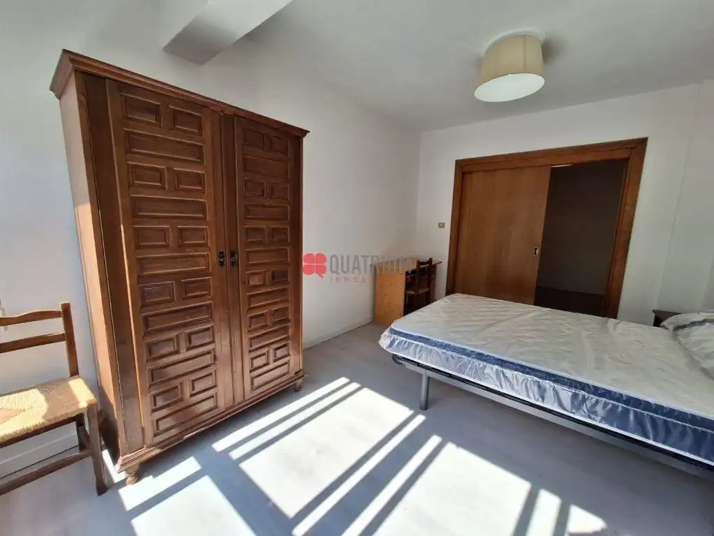 Bedroom of Flat for rent in Santiago de Compostela   with Heating and Furnished