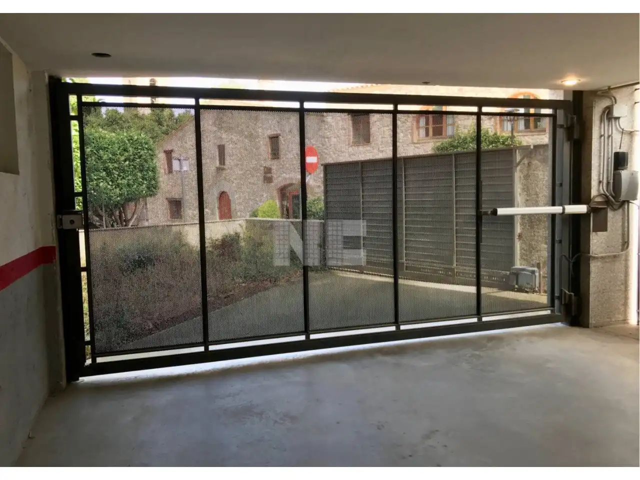Terrasse von Garage zur Miete in Vallromanes