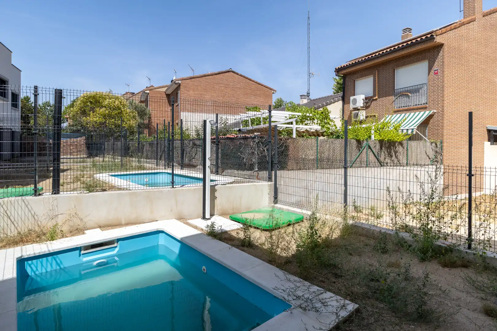 Piscina de Casa adosada en venda en Villanueva del Pardillo amb Aire condicionat, Jardí privat i Terrassa