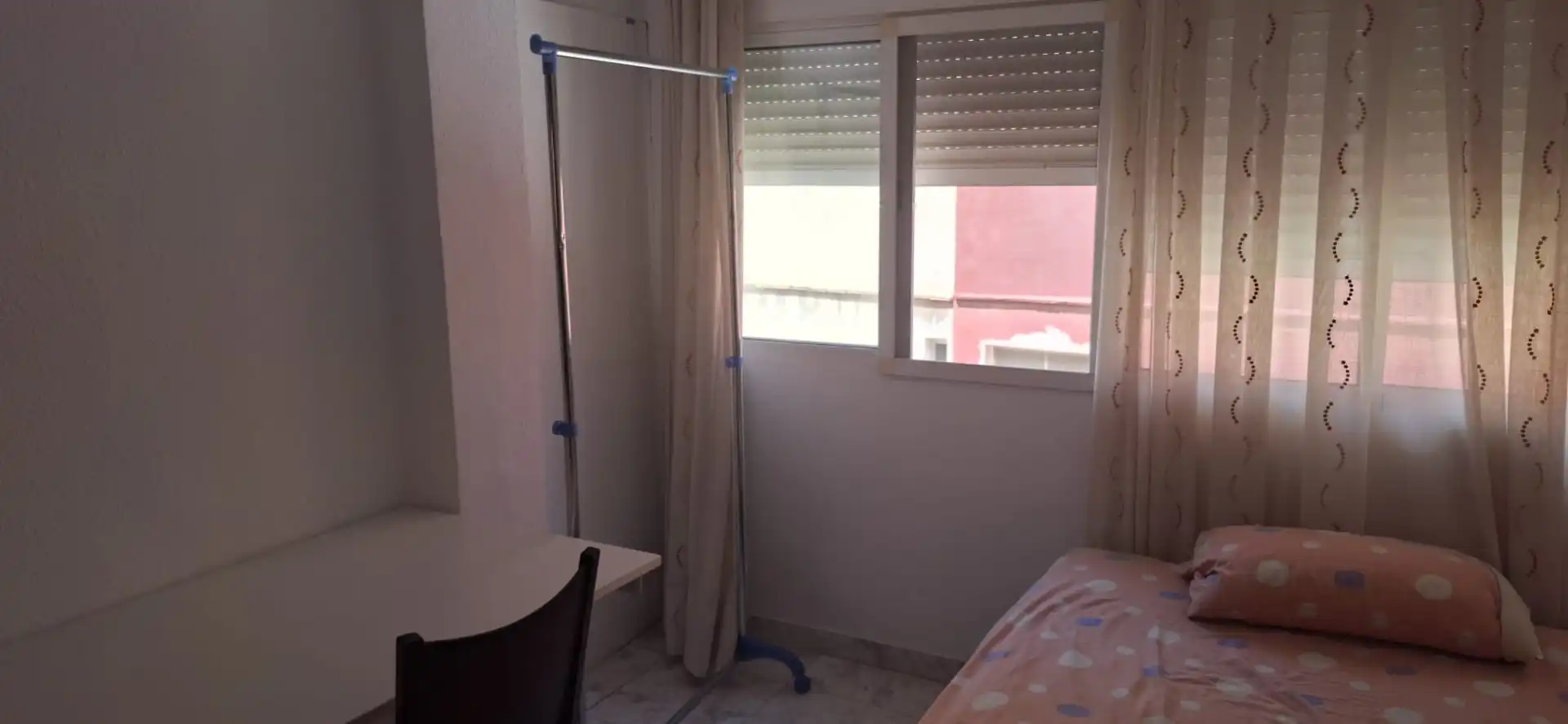 Habitación de Apartamento de alquiler en Valencia con Amueblado, Horno y Microondas
