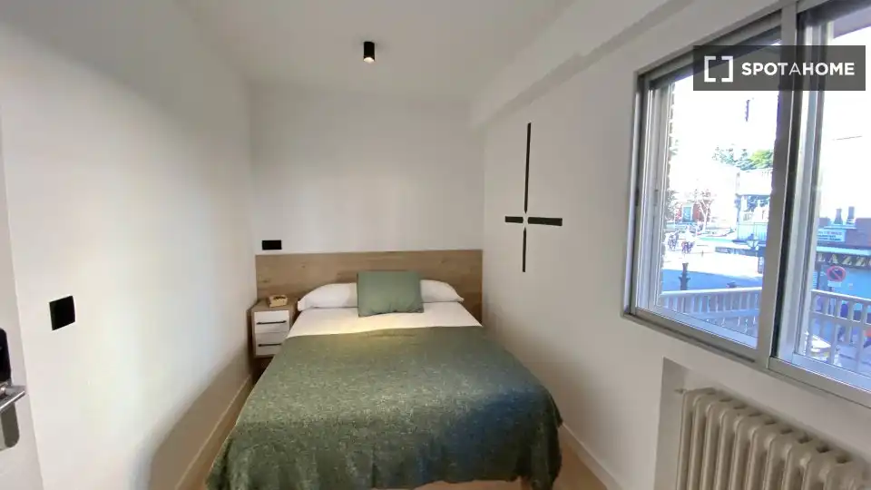 Bedroom of Flat for rent in Madrid  with Air Conditioner, Heating and Furnished