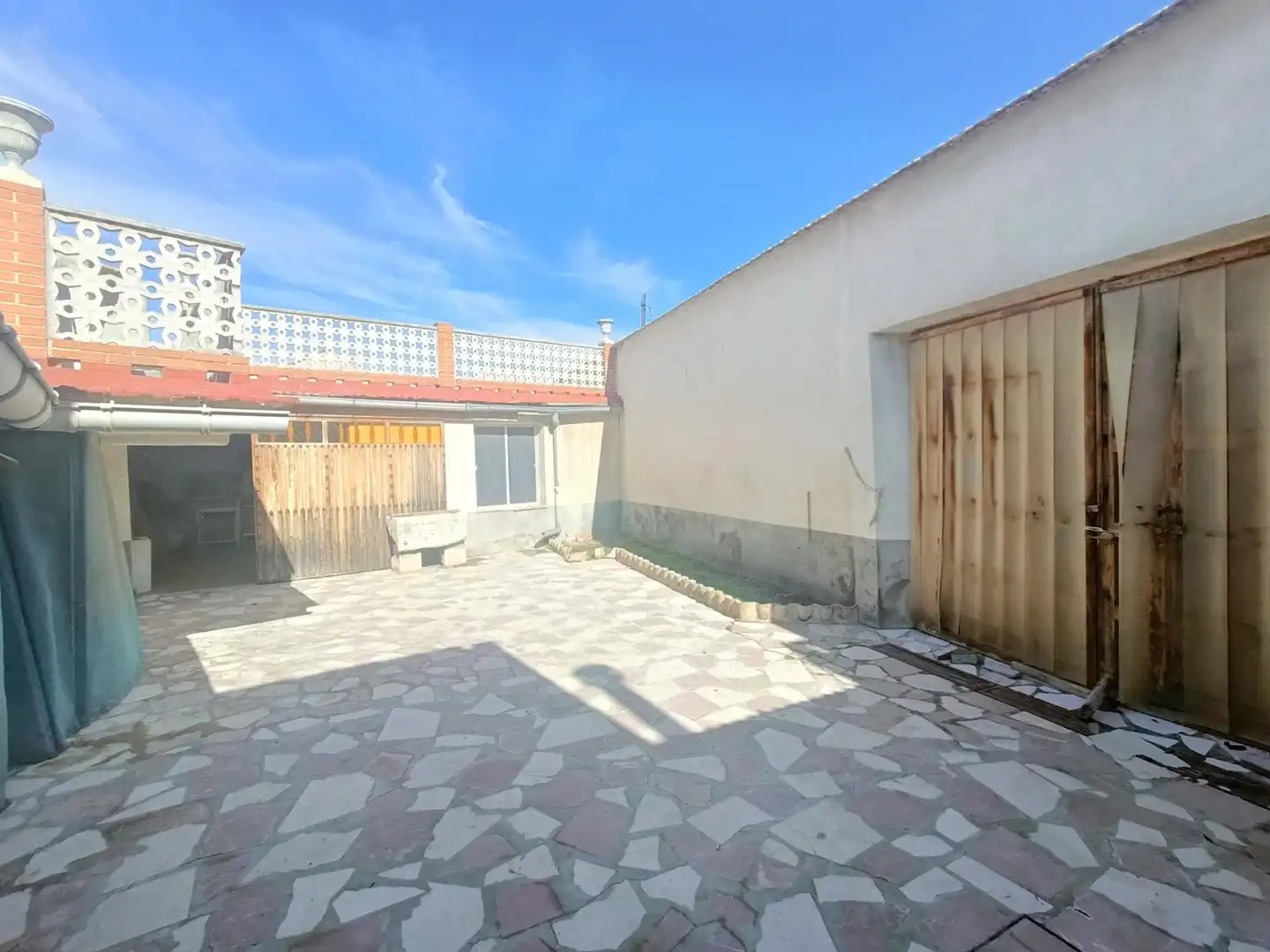 Vista exterior de Casa adosada en venta en Villarta de San Juan con Calefacción, Terraza y Balcón
