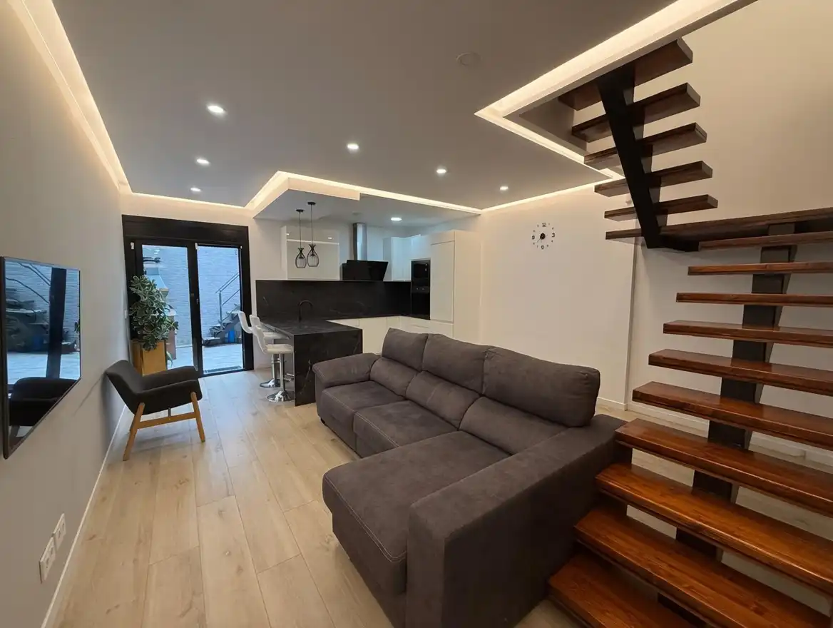 Adosado con terraza en venta en Carrer de Pajares, imagen 2