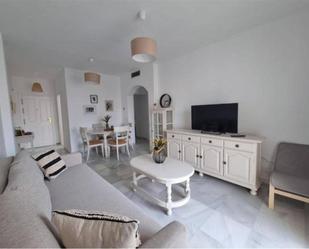 Sala d'estar de Pis en venda en Estepona amb Aire condicionat, Terrassa i Moblat