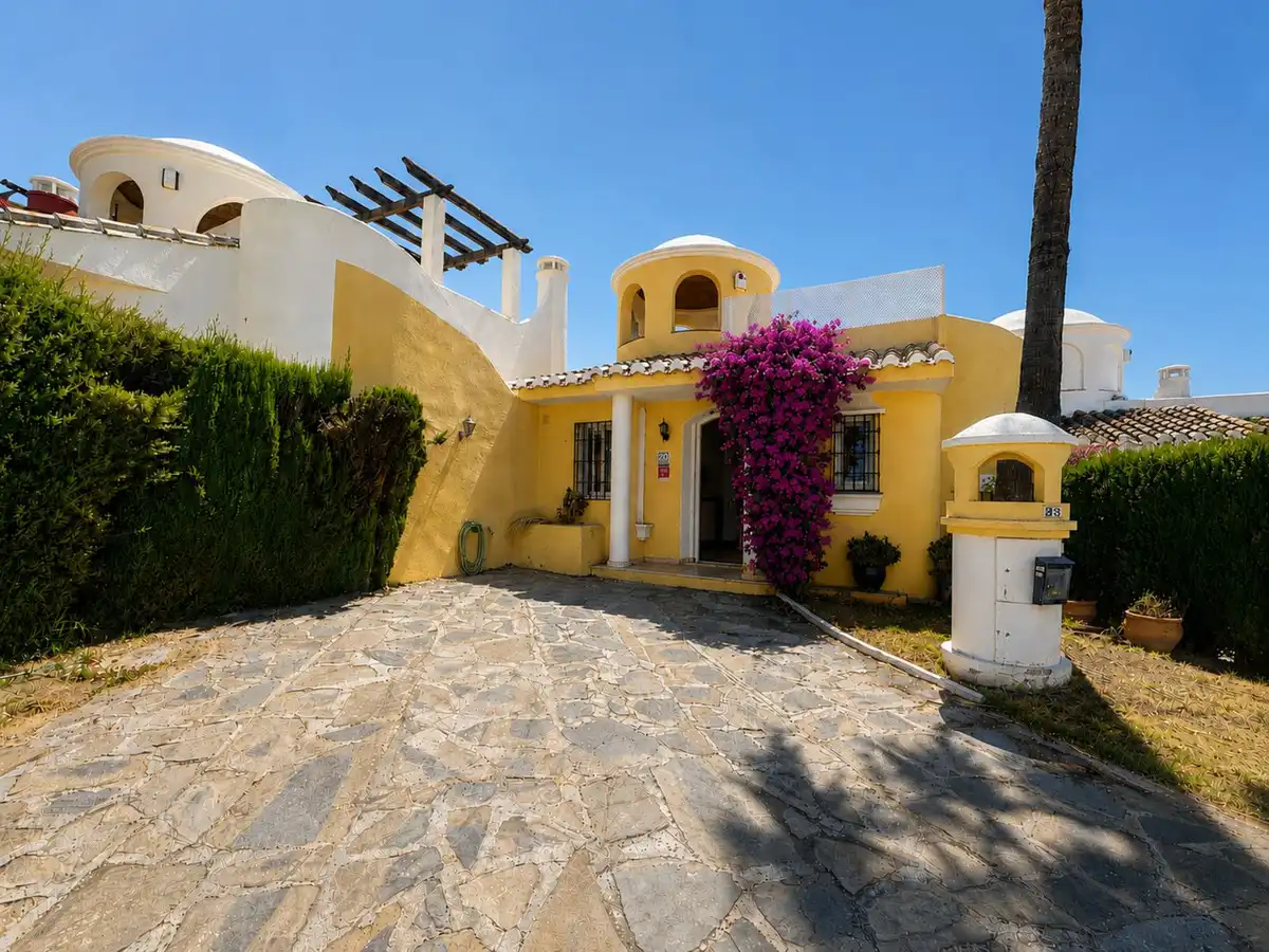 Adosado con jardín en venta en Calahonda