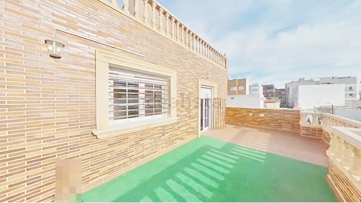 Vista exterior de Casa adosada en venta en Almería con Terraza, Trastero y Balcón