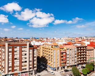 Vista exterior de Àtic en venda en Gijón  amb Calefacció, Parquet i Terrassa