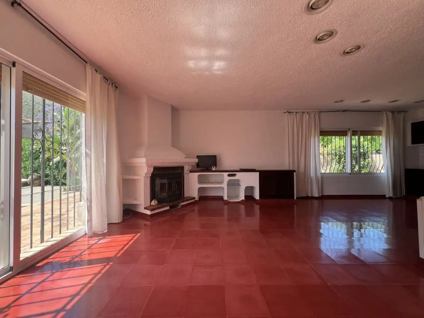 Sala d'estar de Casa o xalet en venda en Pedreguer amb Jardí privat, Terrassa i Piscina