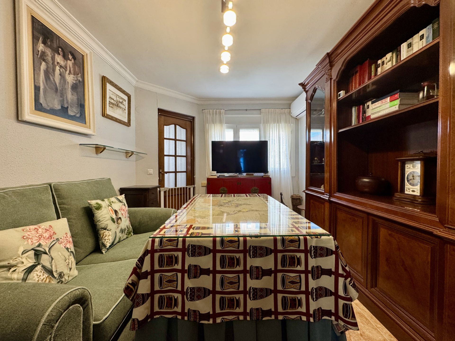 Sala d'estar de Pis en venda en  Sevilla Capital amb Aire condicionat, Terrassa i Moblat