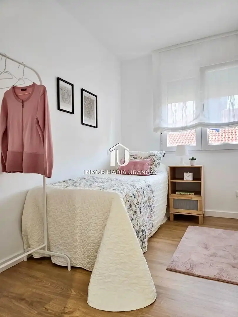 Bedroom of Flat for sale in Laredo